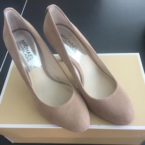 Michael Kors Womans Tan Suede High Heels,Size 6